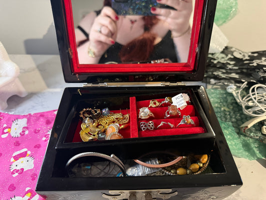Vintage music box/Jewlery box filled!